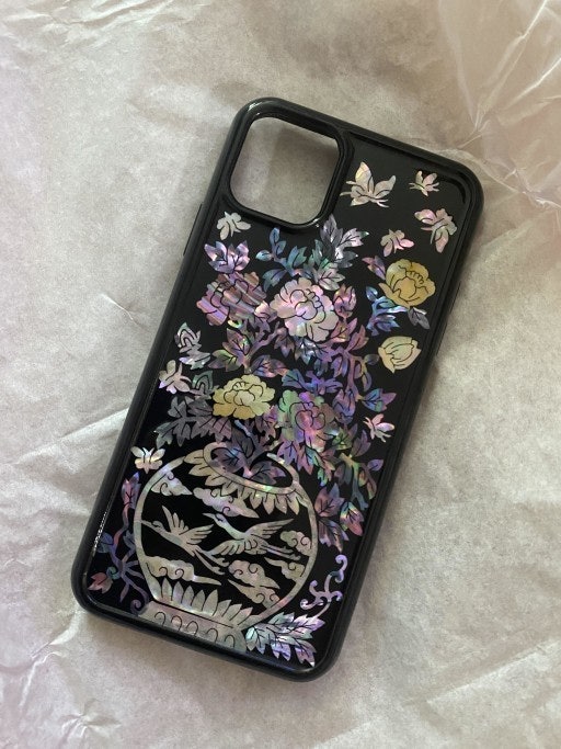 나전칠기의 재탄생: 자개 무늬로 만든 스마트폰 케이스 DIY