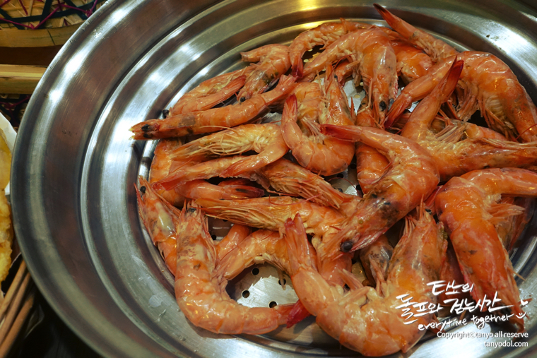 타뇨의셀프웨딩 타뇨 돌프 타뇨의돌프와걷는시간 부케 부토니에 목화부케 겨울부케 겨울결혼식 결혼식 한복드레스 한복 웨딩드레스 한복웨딩드레스 웨딩족두리 셀프웨딩 결혼준비 셀프웨딩메이크업 셀프웨딩헤어 웨딩브로치 면사포 쪽머리 다음블로거 구글애드센스 구글블로거 티스토리 파워블로그 이바지음식 답바지음식 전굽기 예쁜전 모듬전 자매전집 고기산적꼬치 깻잎완자전 표고완자전 버섯전 호박완자전