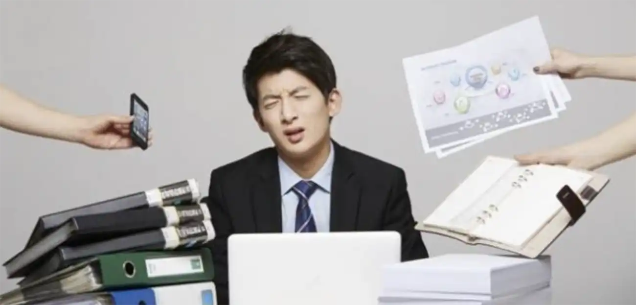 회사생활-업무스트레스-받는남자