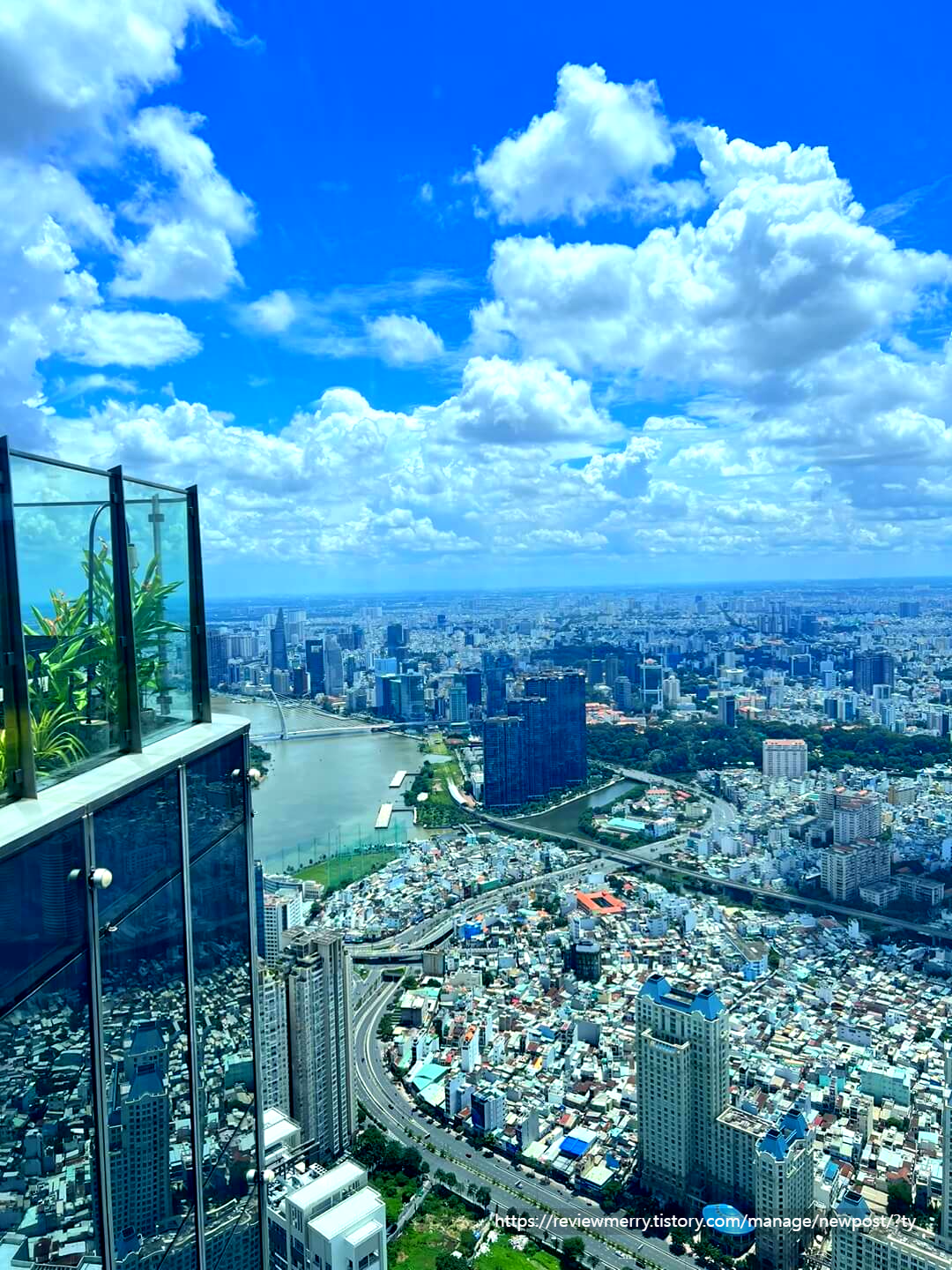 75층 창밖뷰