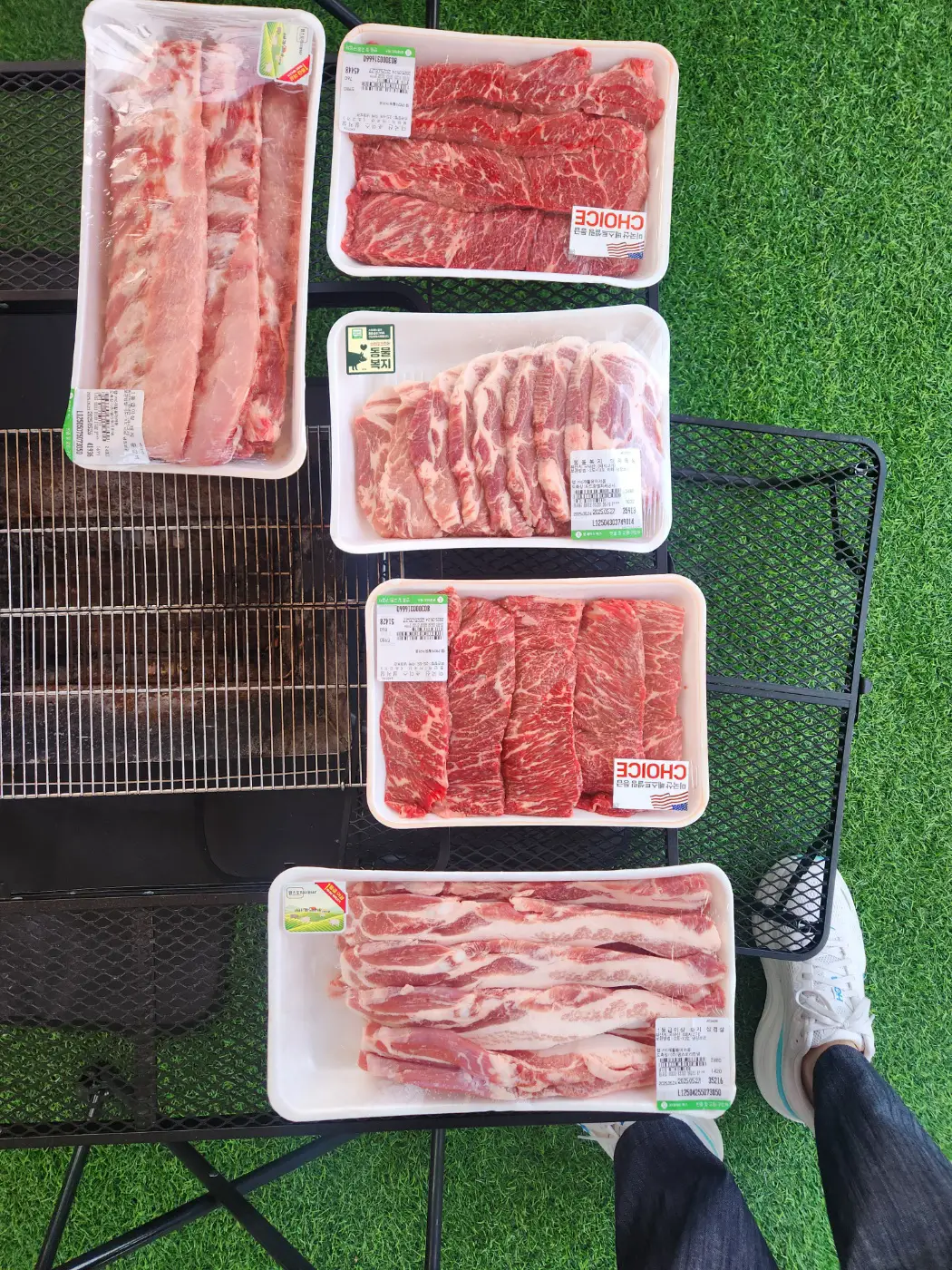 선반-위-여러-종류-고기