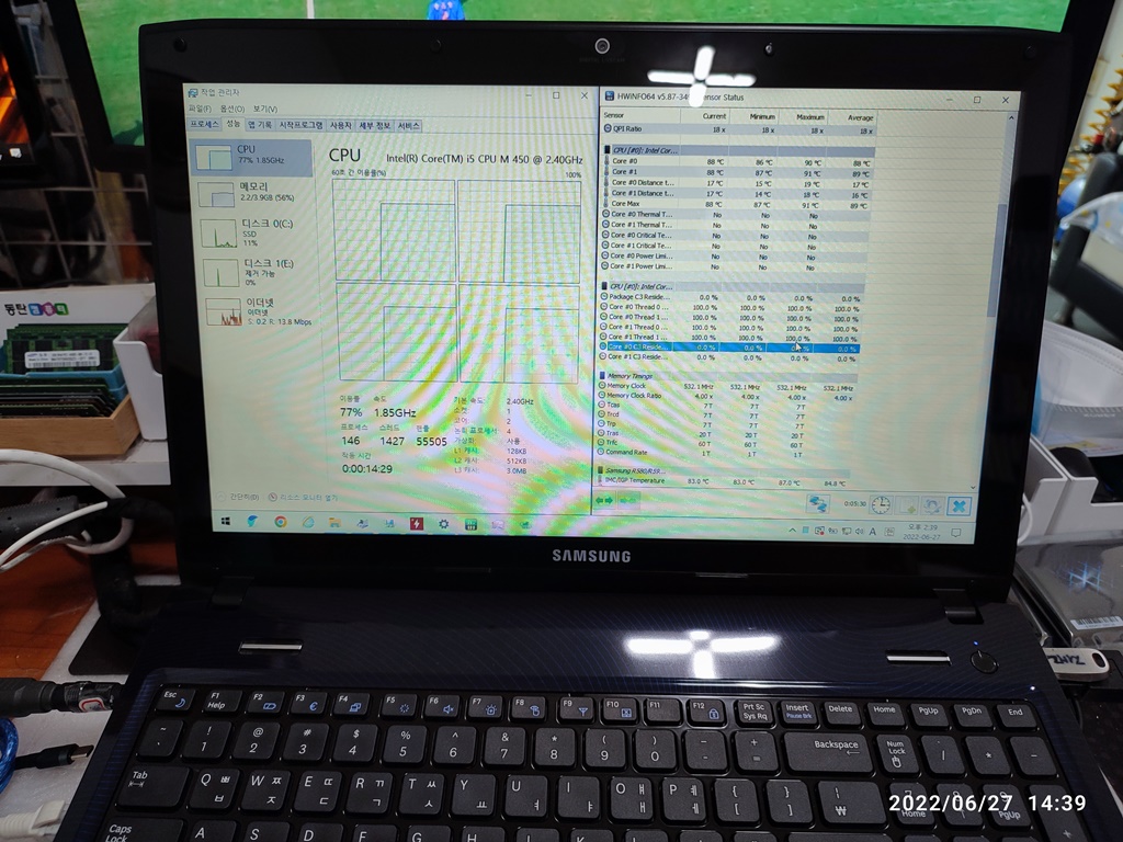CPU 온도가 높아서 CPU 속도 제한이 걸렸습니다.
