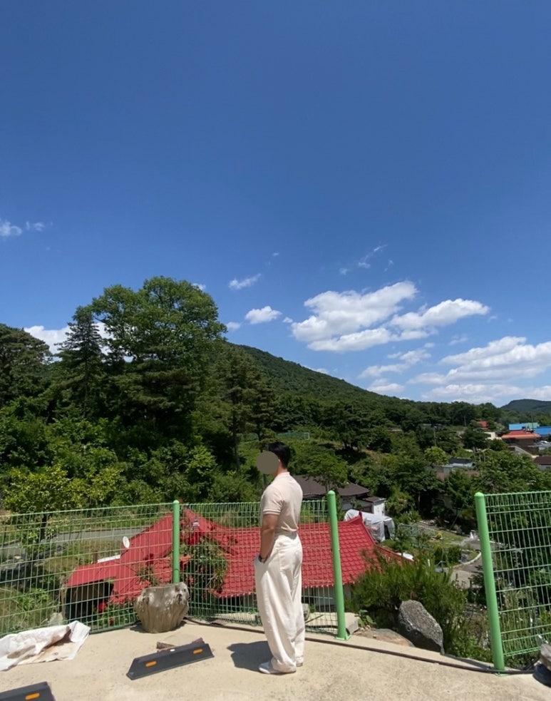 데일리룩(2024. 6. 1.)_라코스테 카라티 베이지, 루미녹스 7050 시계, 무신사스탠다드 무신사 데님 와이드 벌룬 팬츠 크림, 나이키 덩크로우 레트로 팀골드 화이트 베이지