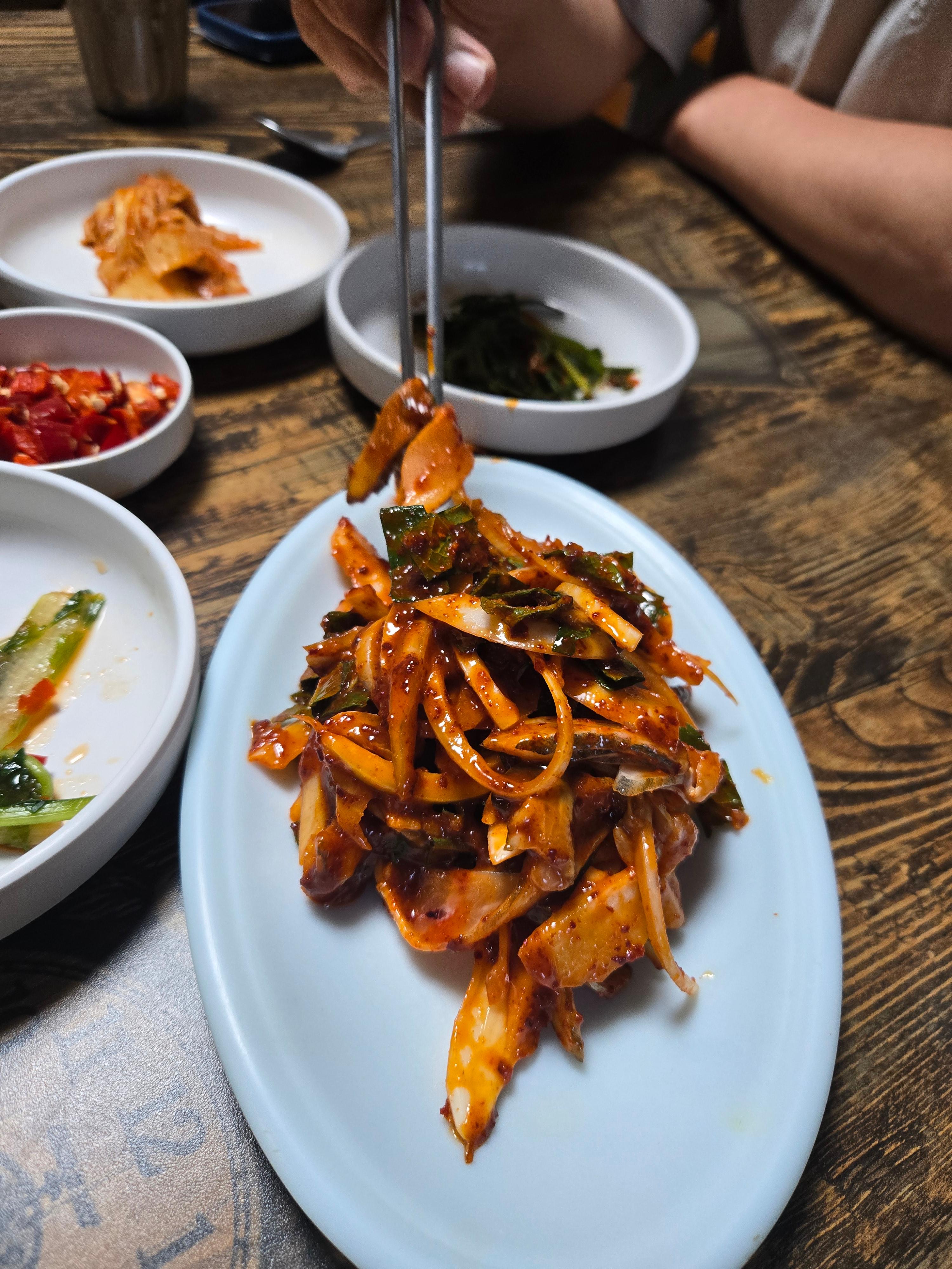 새콤달콤한 양념으로 무친 웅어초무침