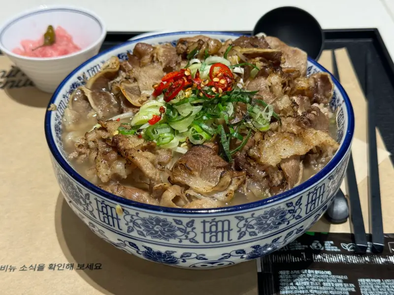 땀땀 숯불 직화 소고기 쌀국수 클로즈업 사진