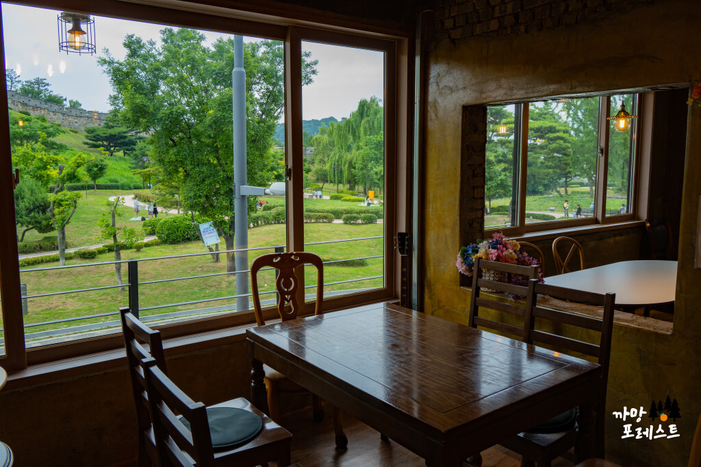 사맛디 커피실록 내부 2층