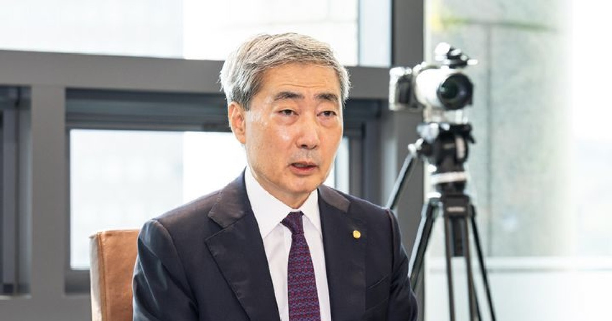 이형일 신현송 면담