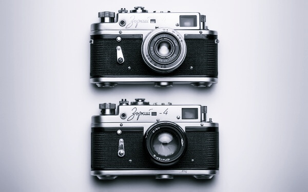 클래식한-카메라-두대