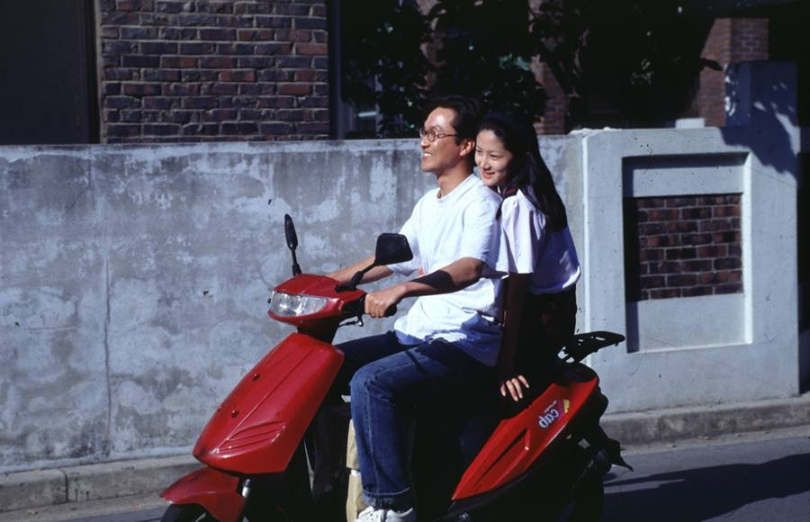 영화 8월의 크리스마스에서 다림과 정원 오토바이 데이트