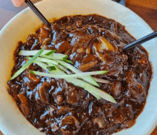 블랙데이 이해하기 - 한국의 짜장면 전통과 역사 탐구