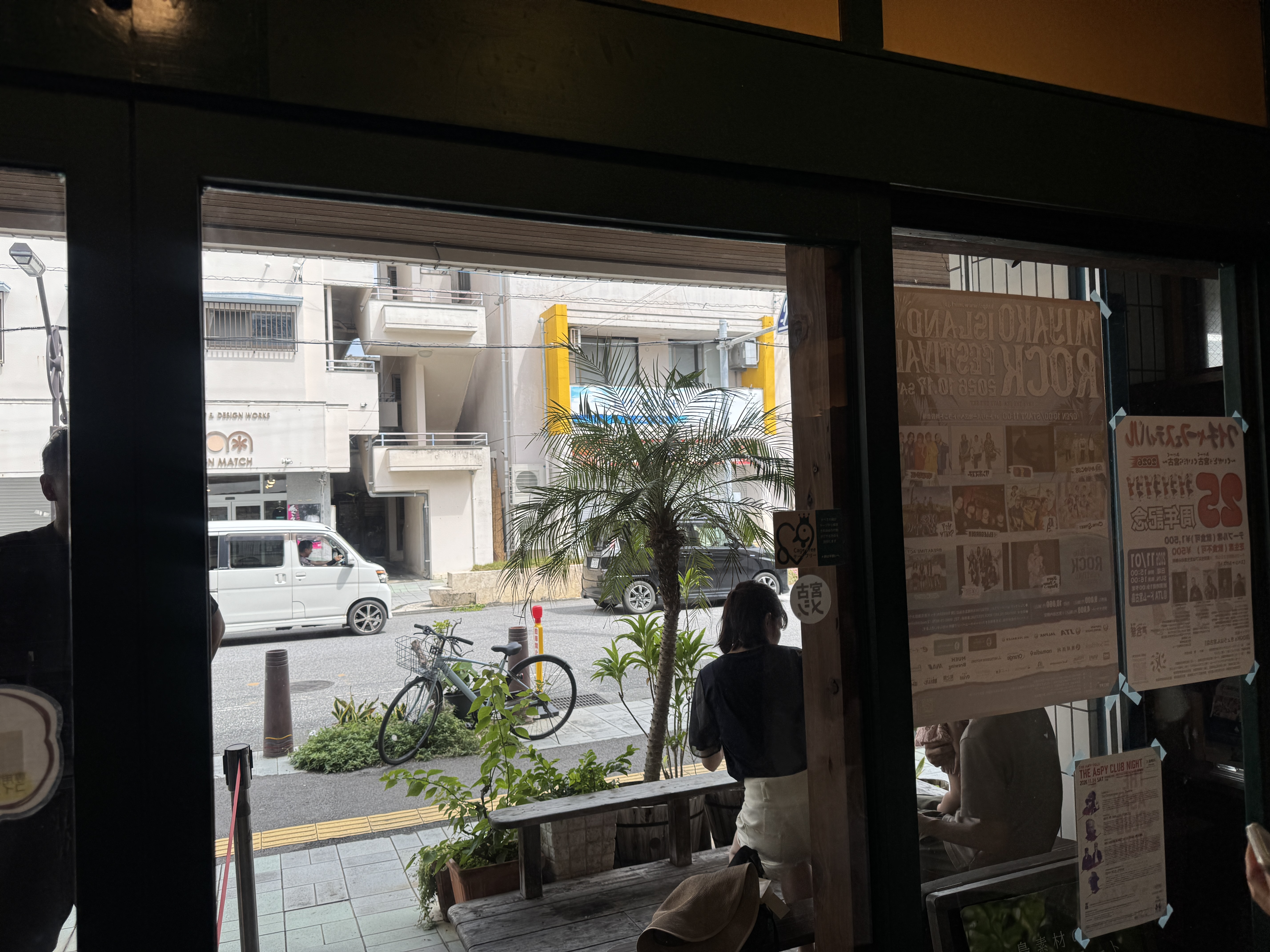 micamo 젤라또 매장 창밖 풍경