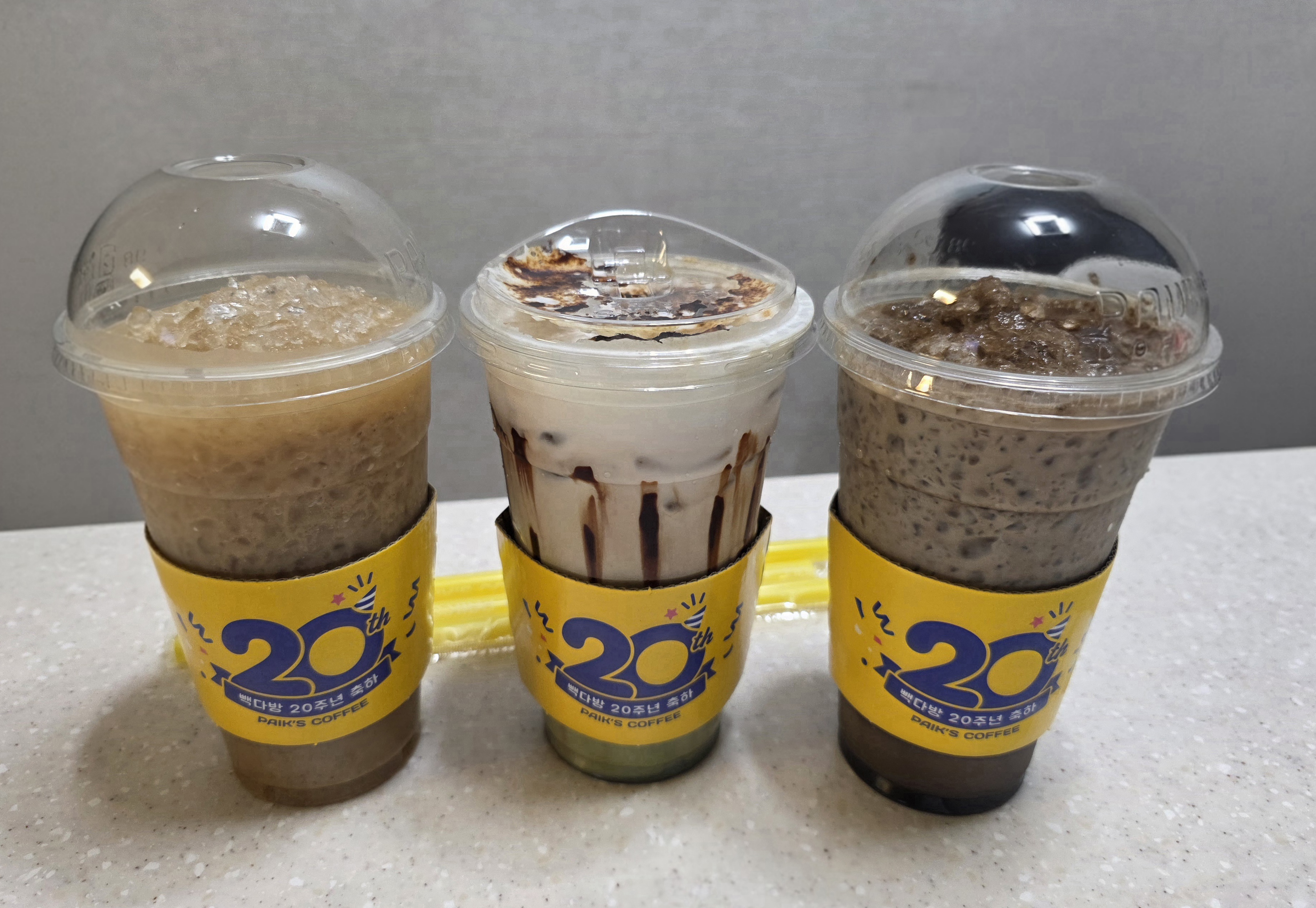 "빽다방에서 주문한 호지차라떼와 말차라떼, 미숫가루 3총사 모습"