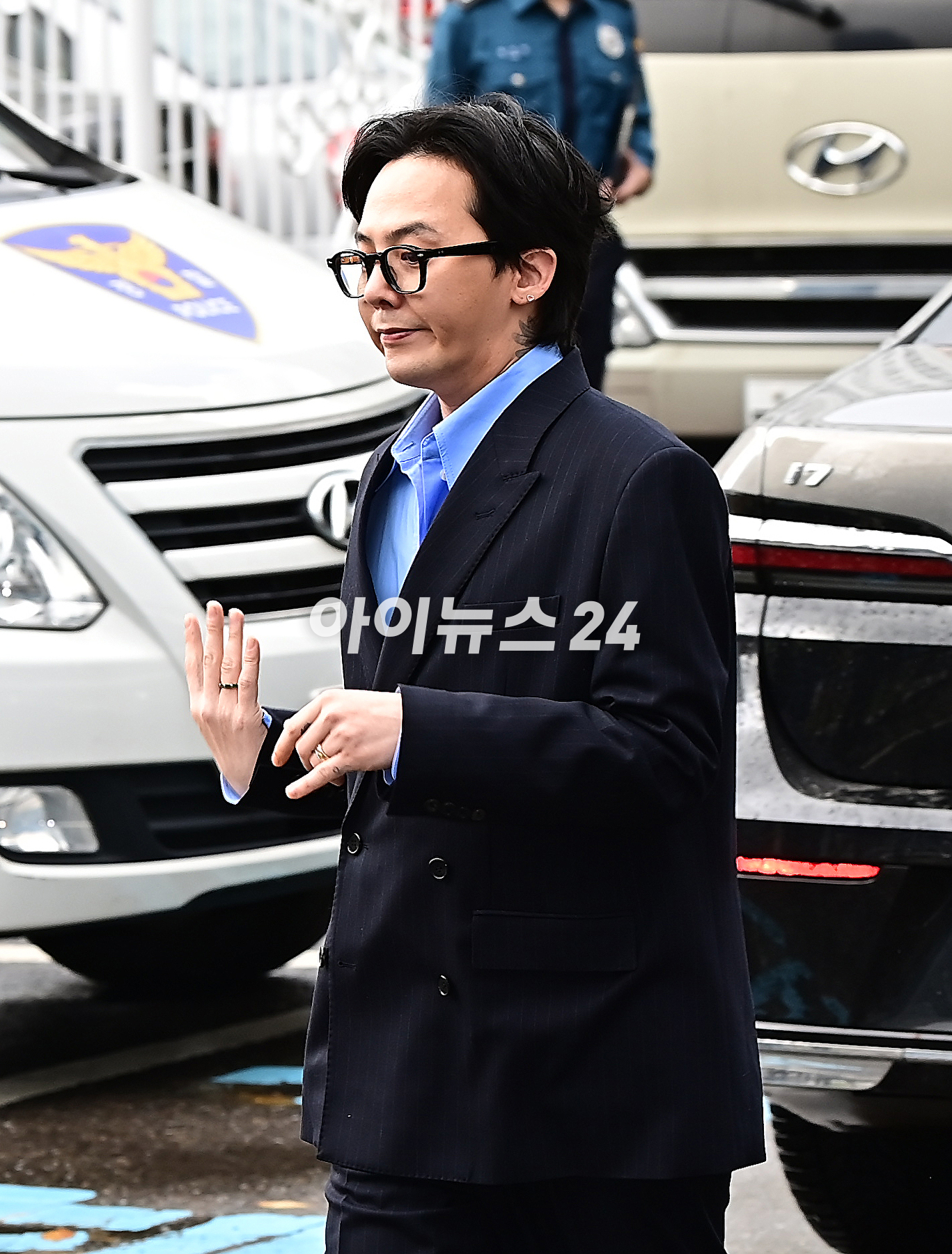 마약 투약 의혹을 받는 가수 지드래곤(GD, 권지용)이 6일 인천 남동구 논현경찰서에 출석하고 있다. [사진=곽영래 기자]
