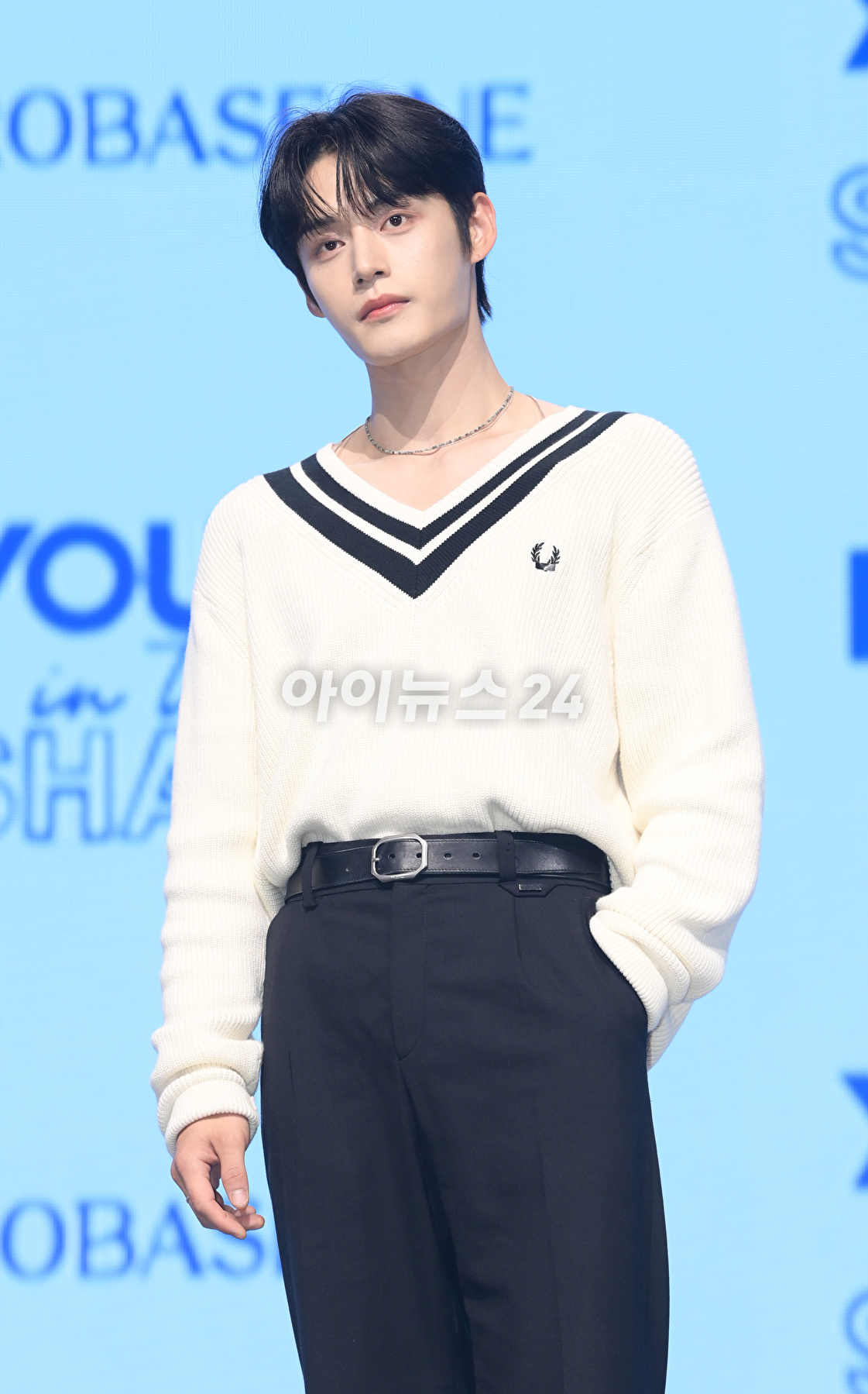 그룹 제로베이스원 김지웅이 10일 오후 서울 광진구 광장동 예스24라이브홀에서 열린 제로베이스원(ZEROBASEONE) 데뷔 쇼케이스에 참석하고 있다. [사진=정소희 기자]