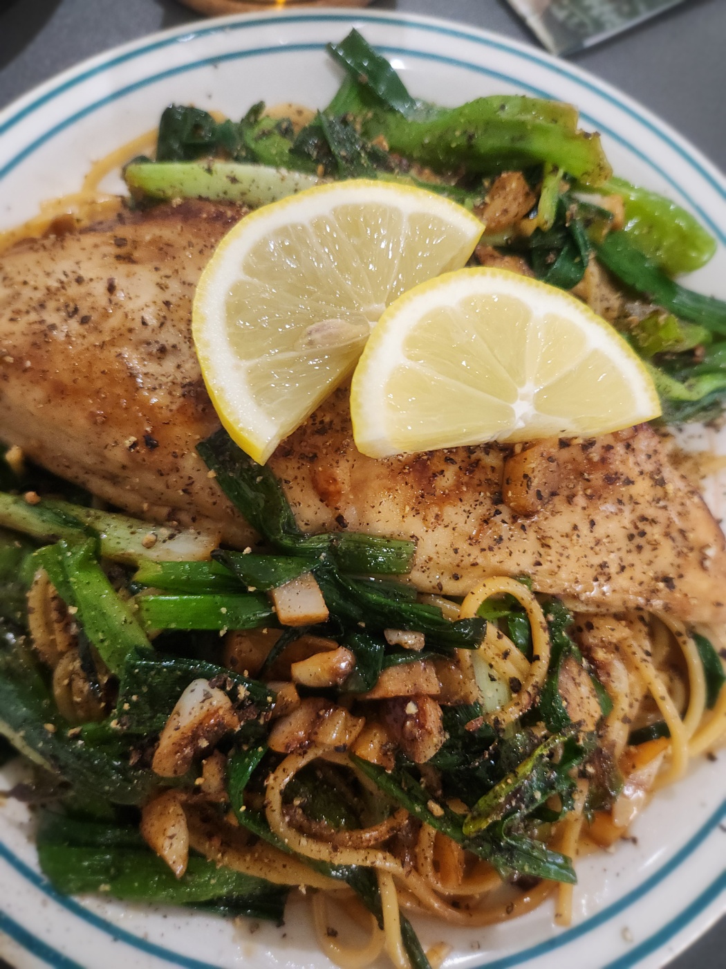 첫째 주에만 만날 수 있는 수월의 고등어볶음국수