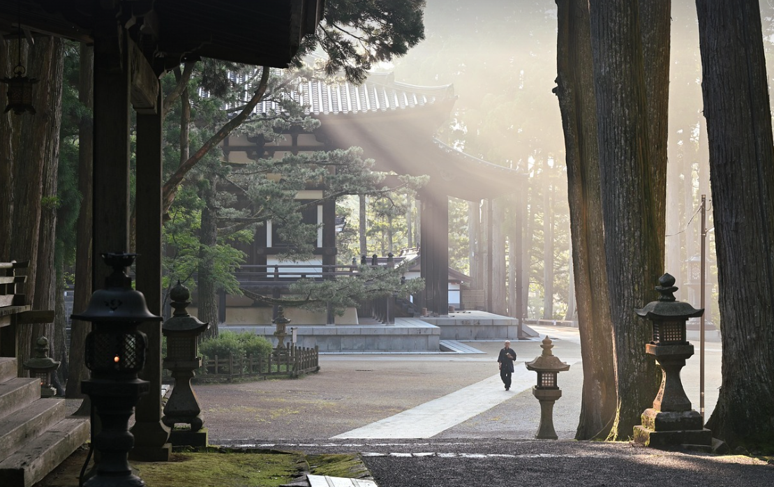 사색이 흐르는 돌계단, 그 끝에 다다르면