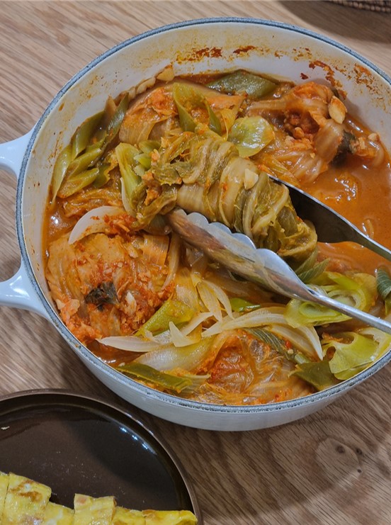 르크루제로-완성한-삼겹살김치찜