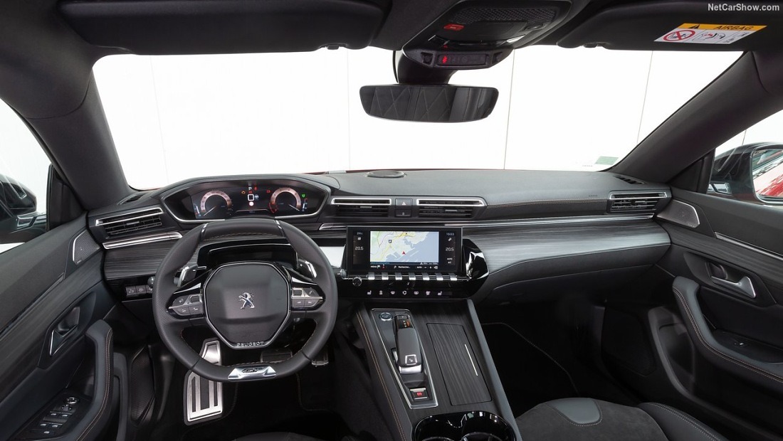 푸조 508 리콜 화이트 실내 운전석 1열 사진 출처 다음자동차