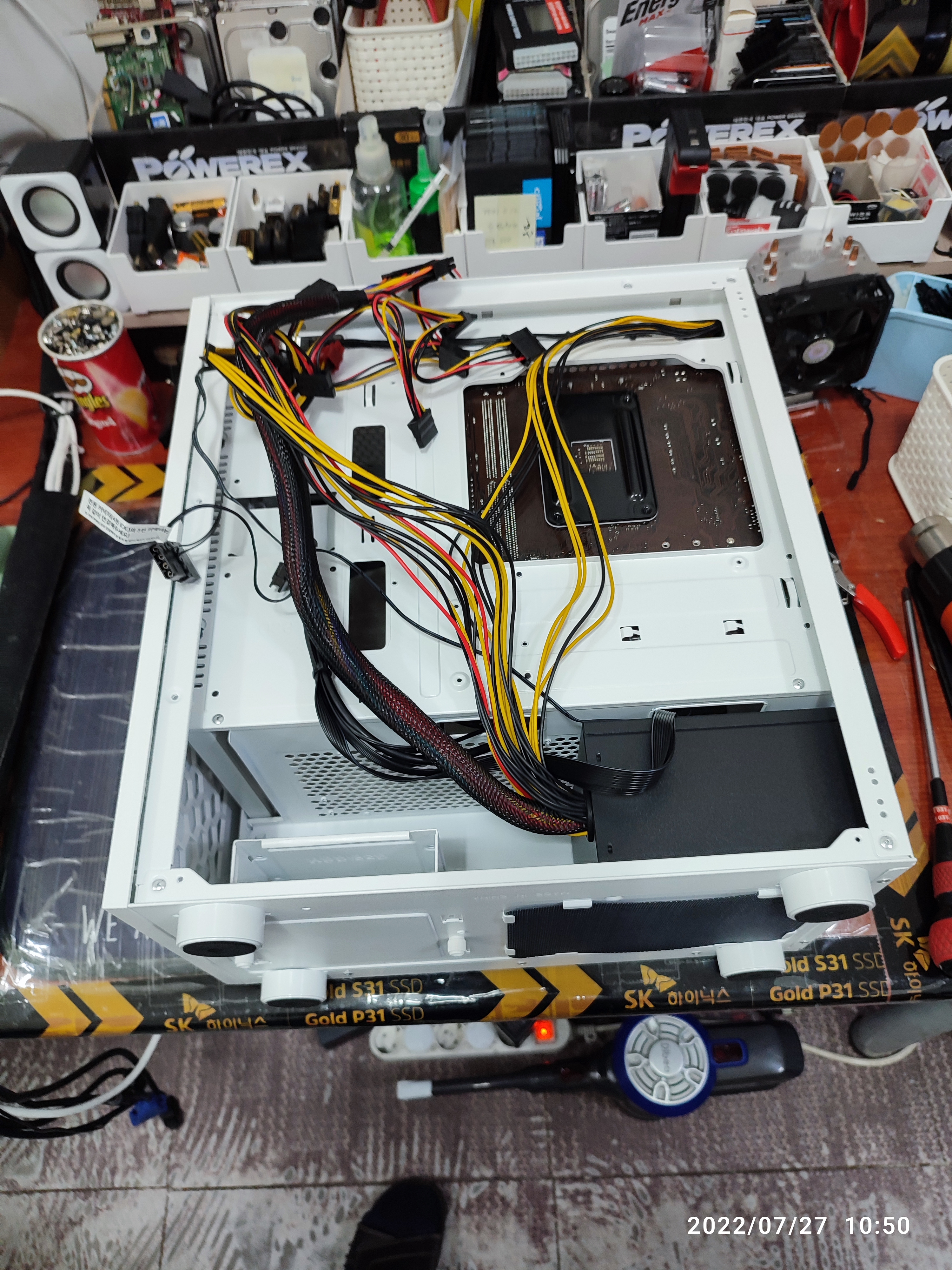 컴퓨터 파워서플라이의 선들