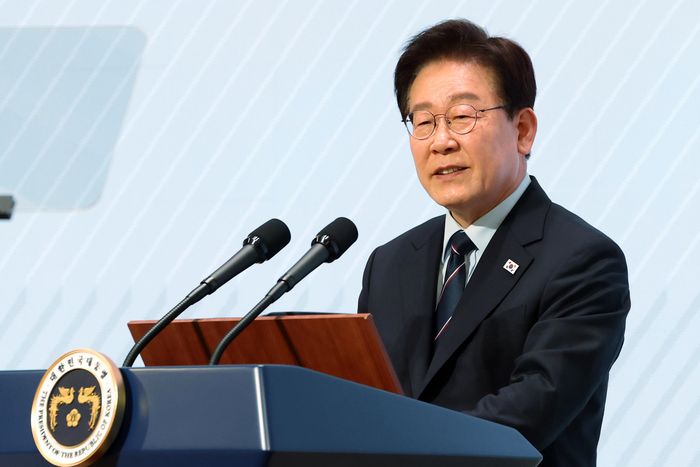 이재명 대통령 매점매석 강력 경고: 물품 전량 몰수와 30% 신고 포상금제의 모든 것