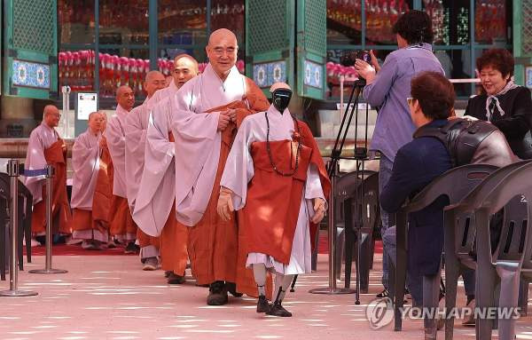 로봇 스님 가비: 조계사 수계식 현장 공개! '로봇 오계'에 담긴 AI 윤리의 비밀