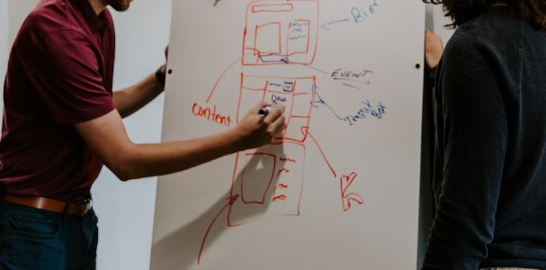 창업-계획-작성중인-이미지