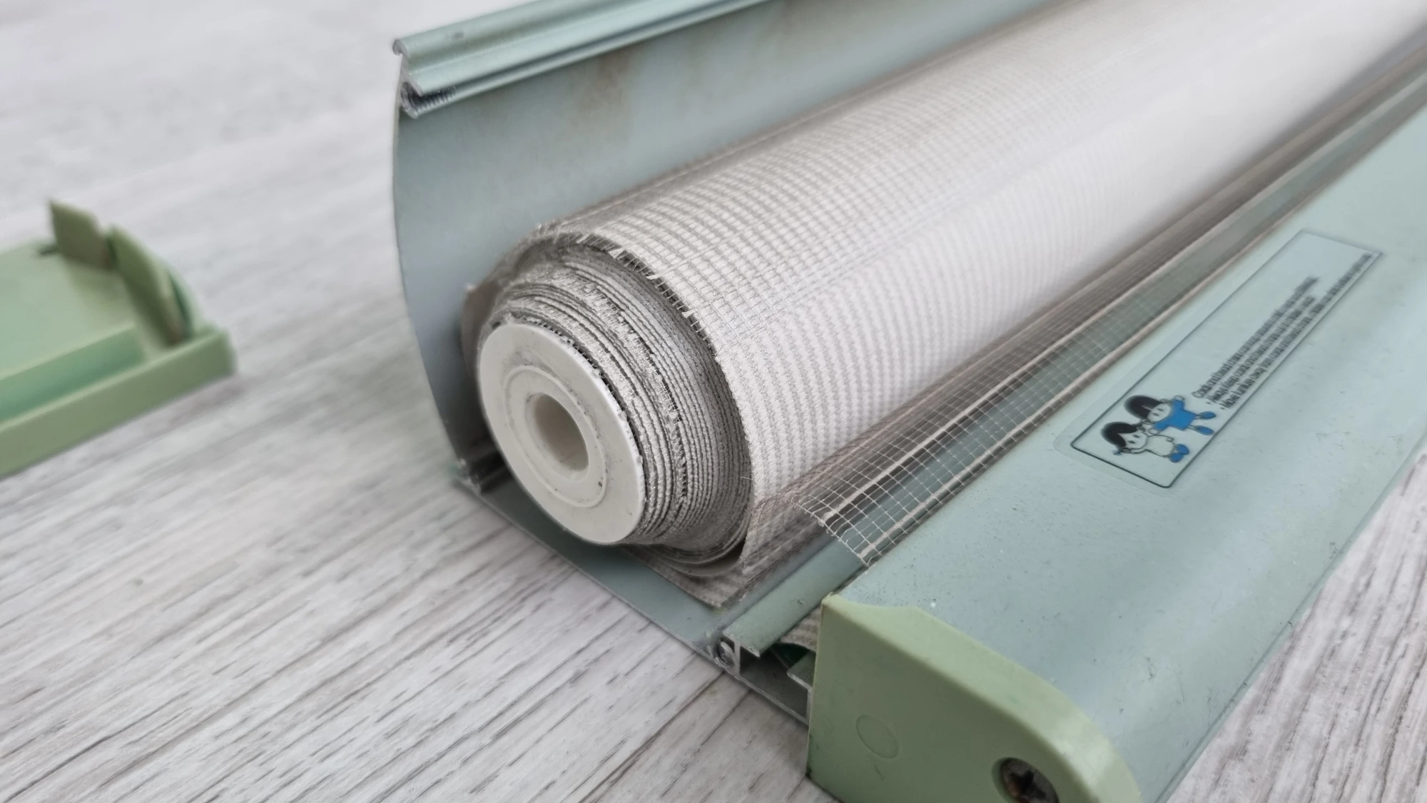 레일봉 마감 부품 끼운 모습