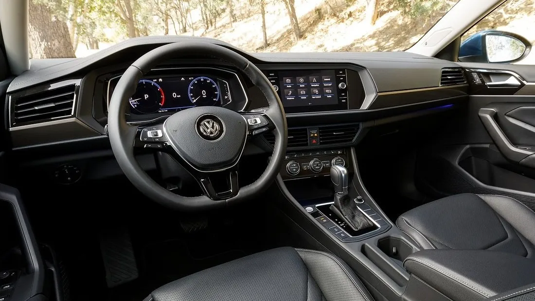 구형 제타 실내