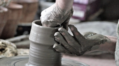 손끝의 온도, 작가의 감정이 도자기에 남는 방식