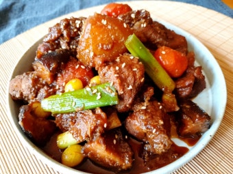 돼지고기 사태찜
