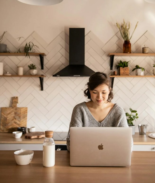 비대면 시대의 침묵-온라인 명상의 가능성과 한계