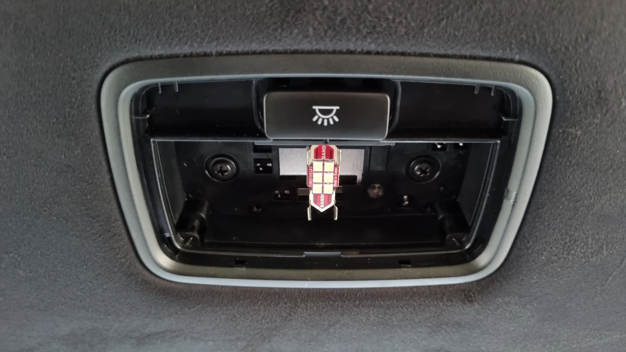 LED 전구 끼운 모습