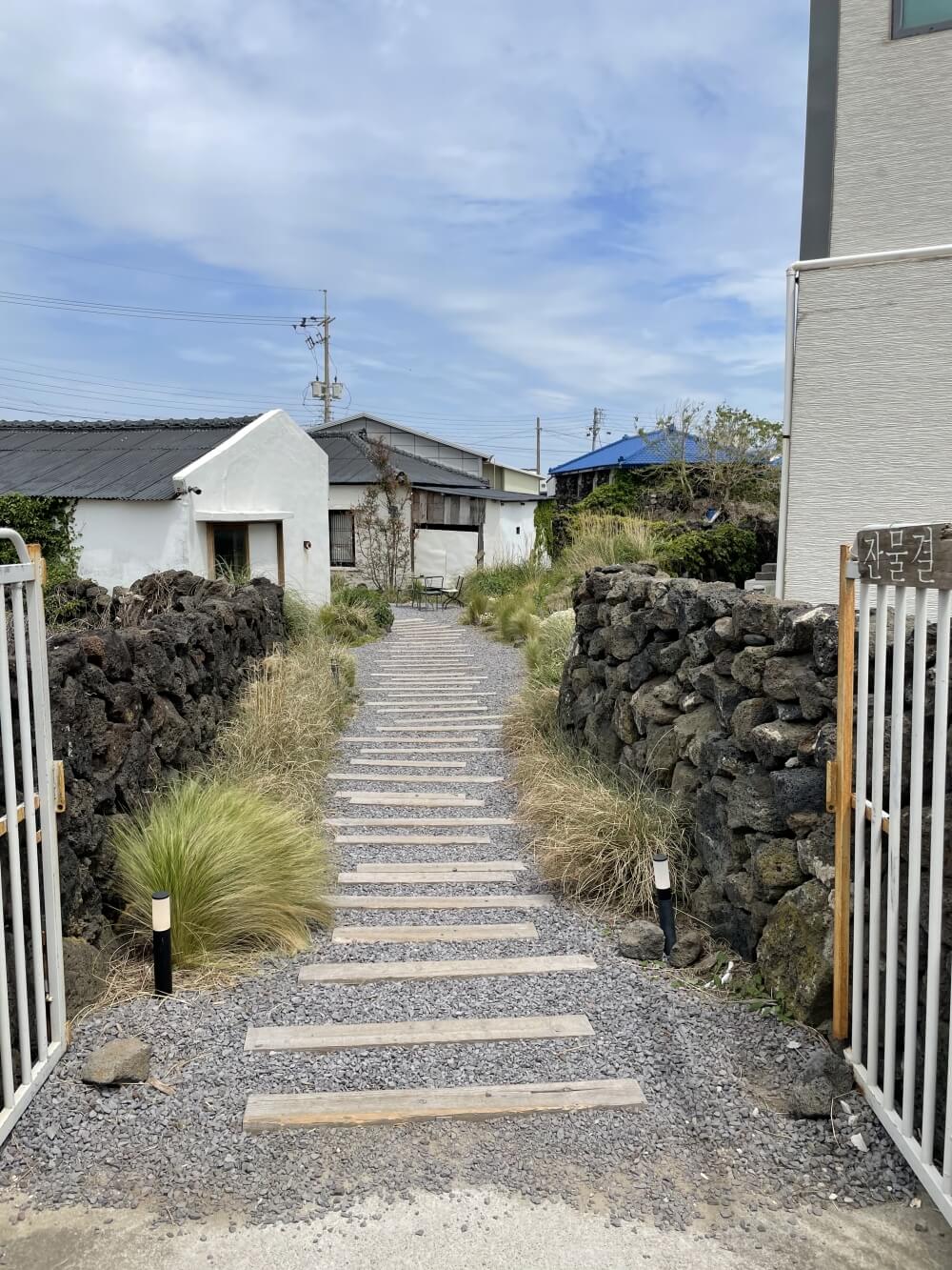 제주-한림-카페-잔물결-입구-모습