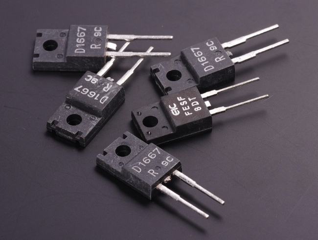 아날로그 반도체가 주된 사업인 TI의 이미지