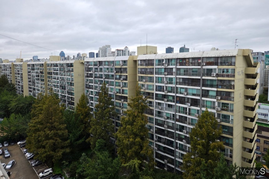 은마아파트에 '역세권 용적률 특례'가 최초 적용돼 655가구(공공분양 195가구)가 추가 공급된다. 사진은 대치동 은마아파트.