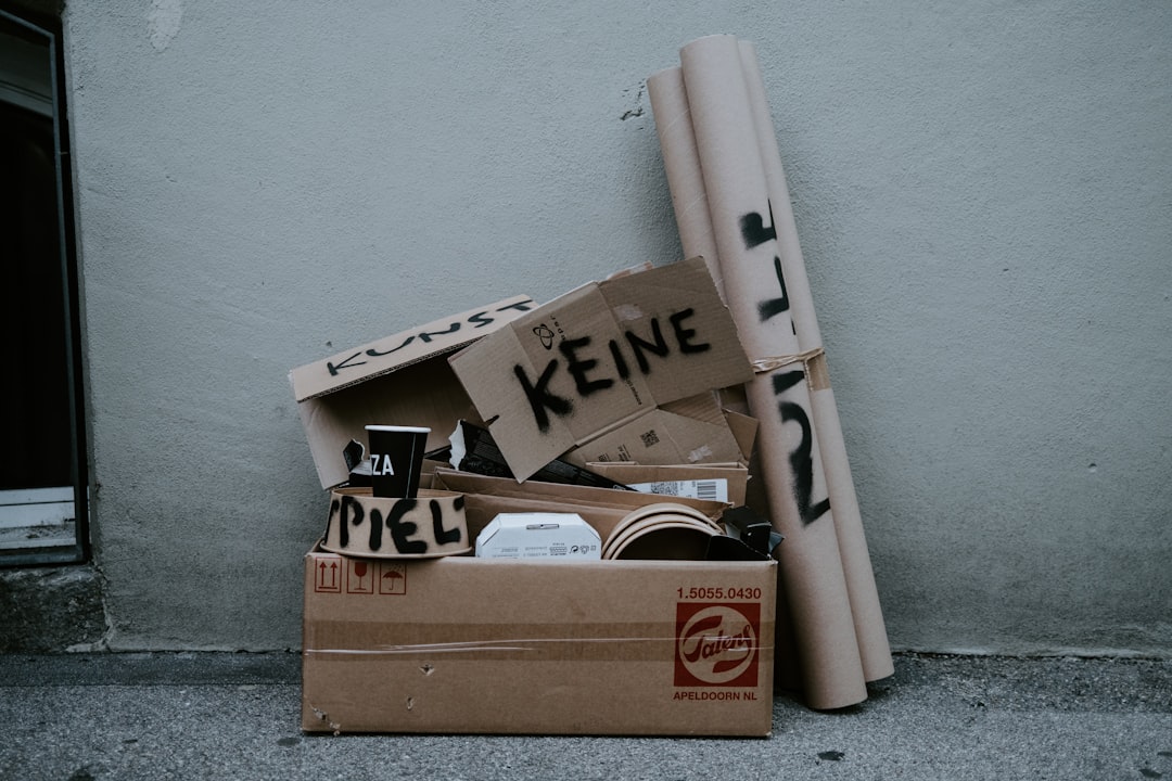'택배' (delivery)