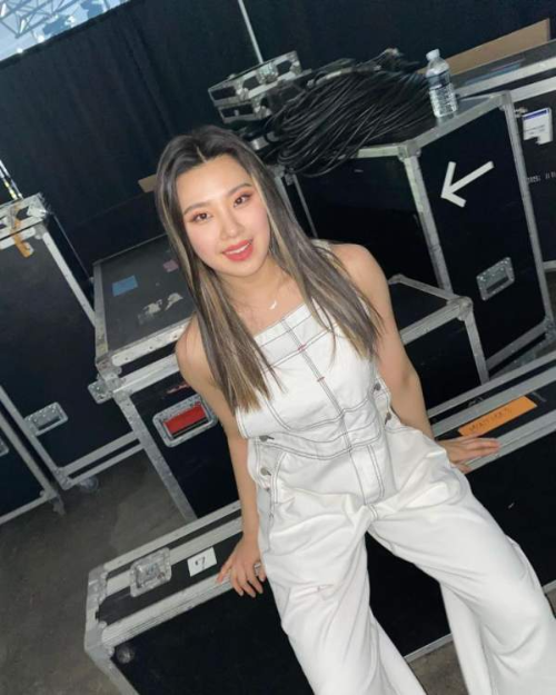 아기호랑이 아니었어?! 댄스씬을 뒤흔든 &lsquo;영보스&rsquo; 리정, 그녀가 K-POP을 장악한 진짜 이유!