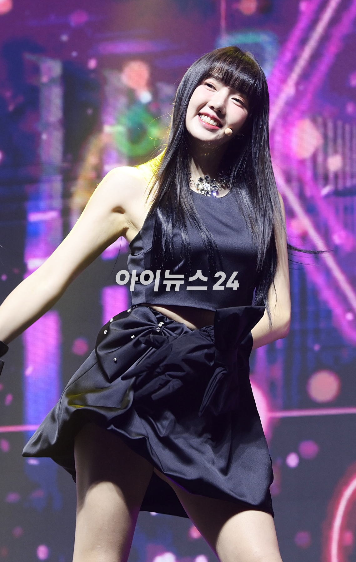 가수 예린이 23일 오후 서울 광장동 예스24 라이브홀에서 진행된 예린(YERIN) 두 번째 미니앨범 &#39;레디&#44; 셋&#44; 러브(Ready&#44; Set&#44; LOVE)&#39; 쇼케이스에 참석하고 있다. [사진=정소희 기자]