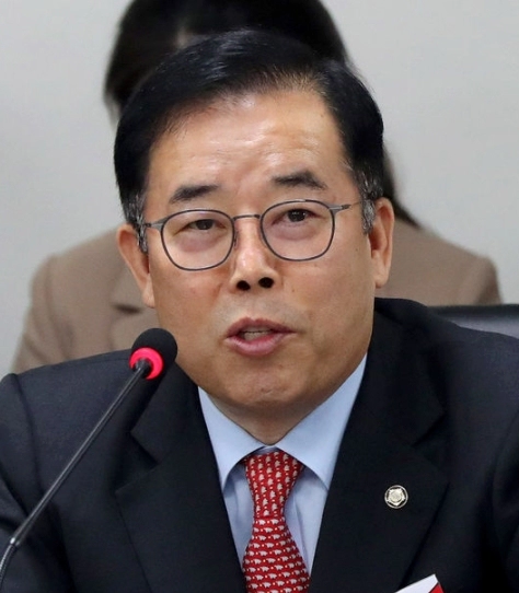 박성중 의원을 제치고 서초을에 단수 공천된 신동욱 전 앵커