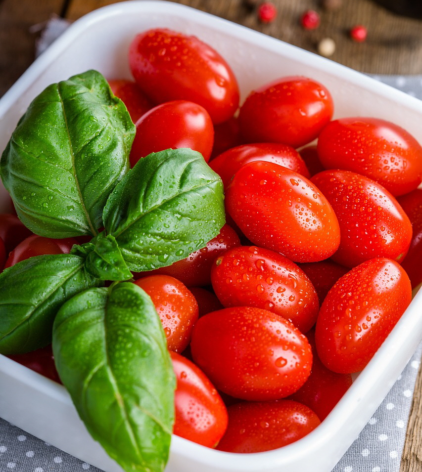 비타민과 라이코펜이 풍부한 건강 식재료, 붉은 빛깔이 선명한 방울토마토