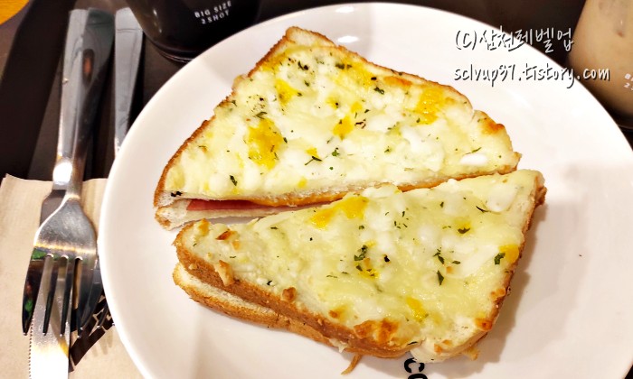 메가커피 크로크무슈