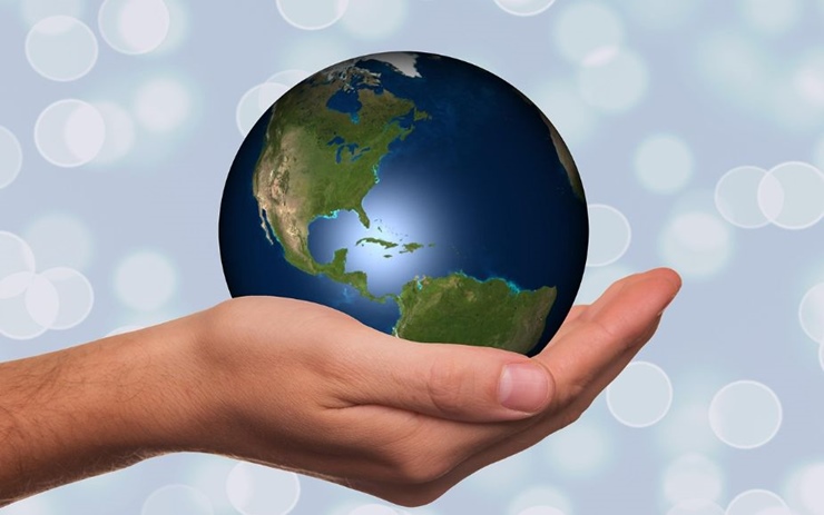 손바닥-위에-지구모형