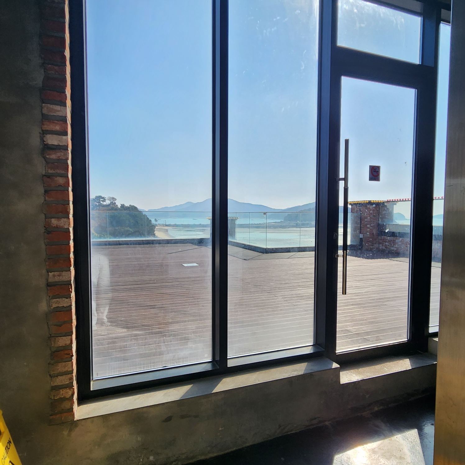 카페 내부 인테리어 사진