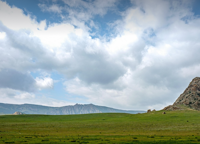 바람이 속삭이는 대지의 노래: 몽골, 평범함을 거부한 여행자의 기록