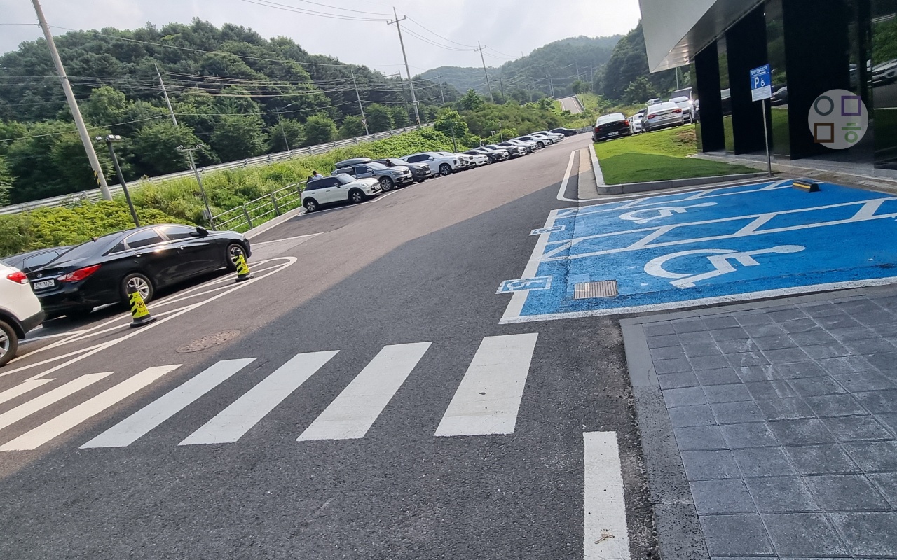 신비동물원-주차장-공간-뒤에-더있음-넓음