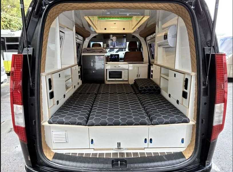 현대 스타리아 캠핑카 인테리어 평탄화 한 모습 2