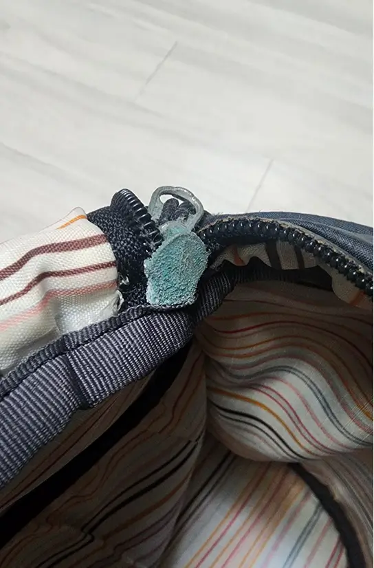 가방-지퍼-뒷면-초록색-변함