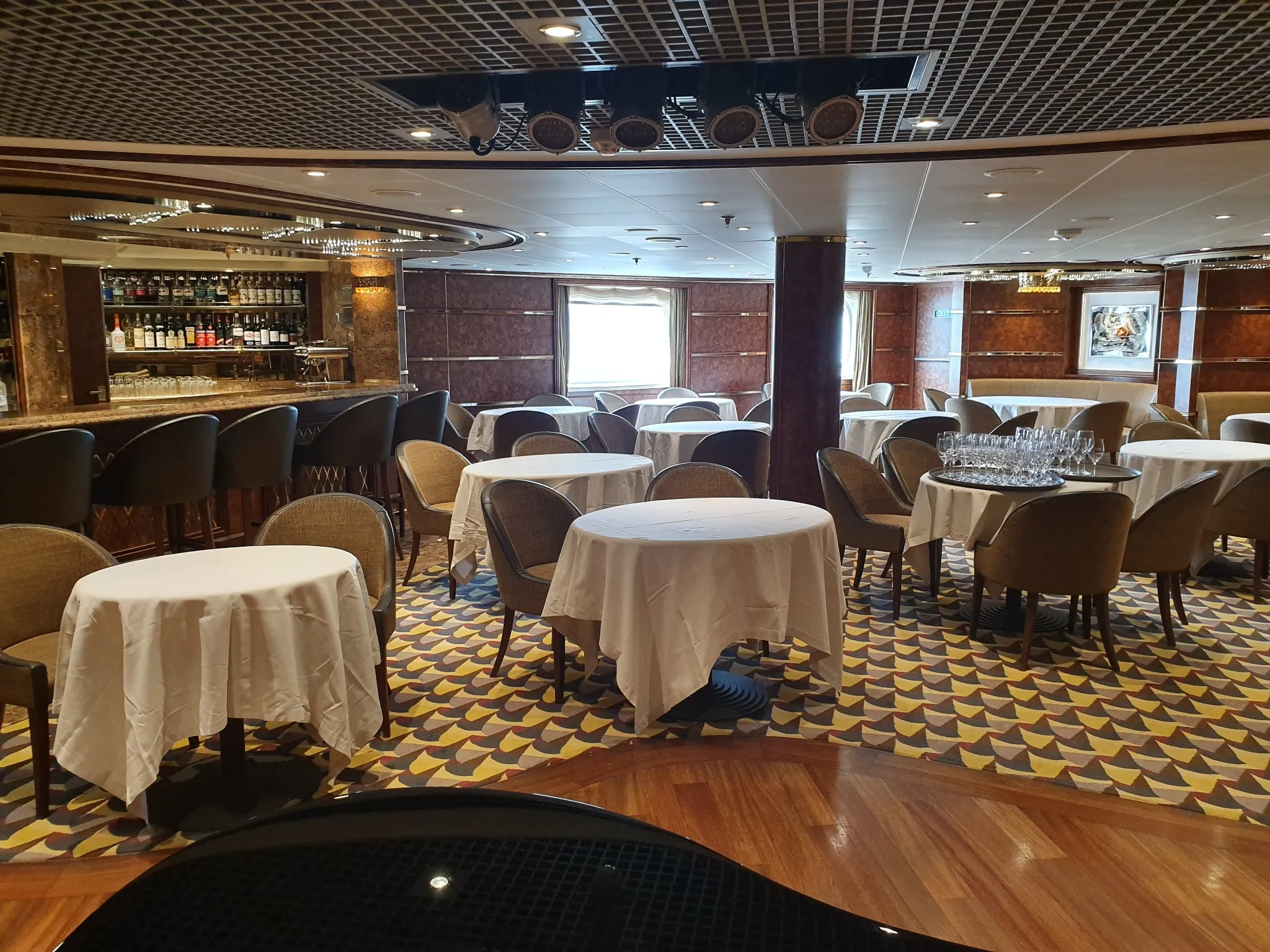 고급 레스토랑 내부