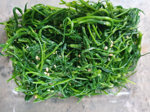 세발 나물 무침 사진