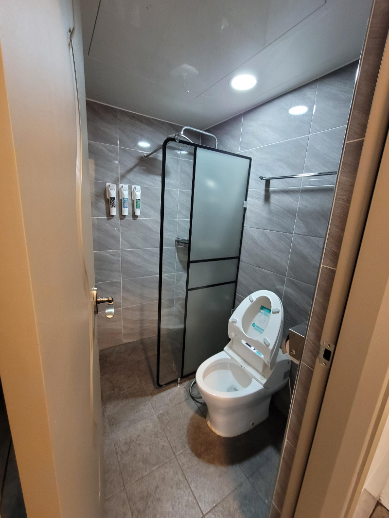 화장실, 샤워부스